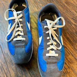 Nike Men's Blue and Grey retro Sneakers